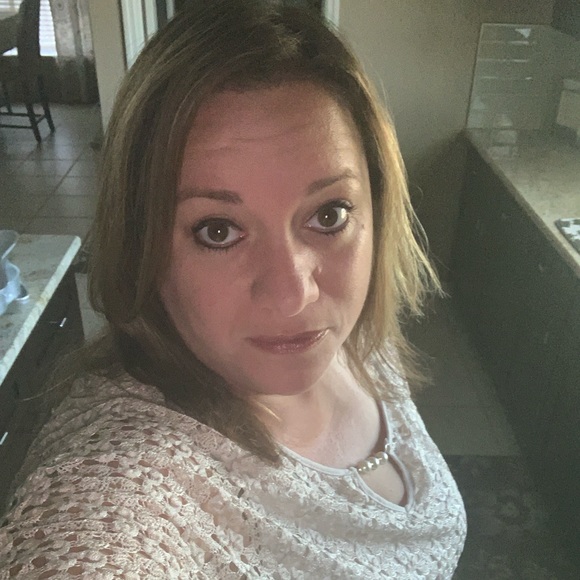 Meet your Posher, Ana - Picture 1 of 1